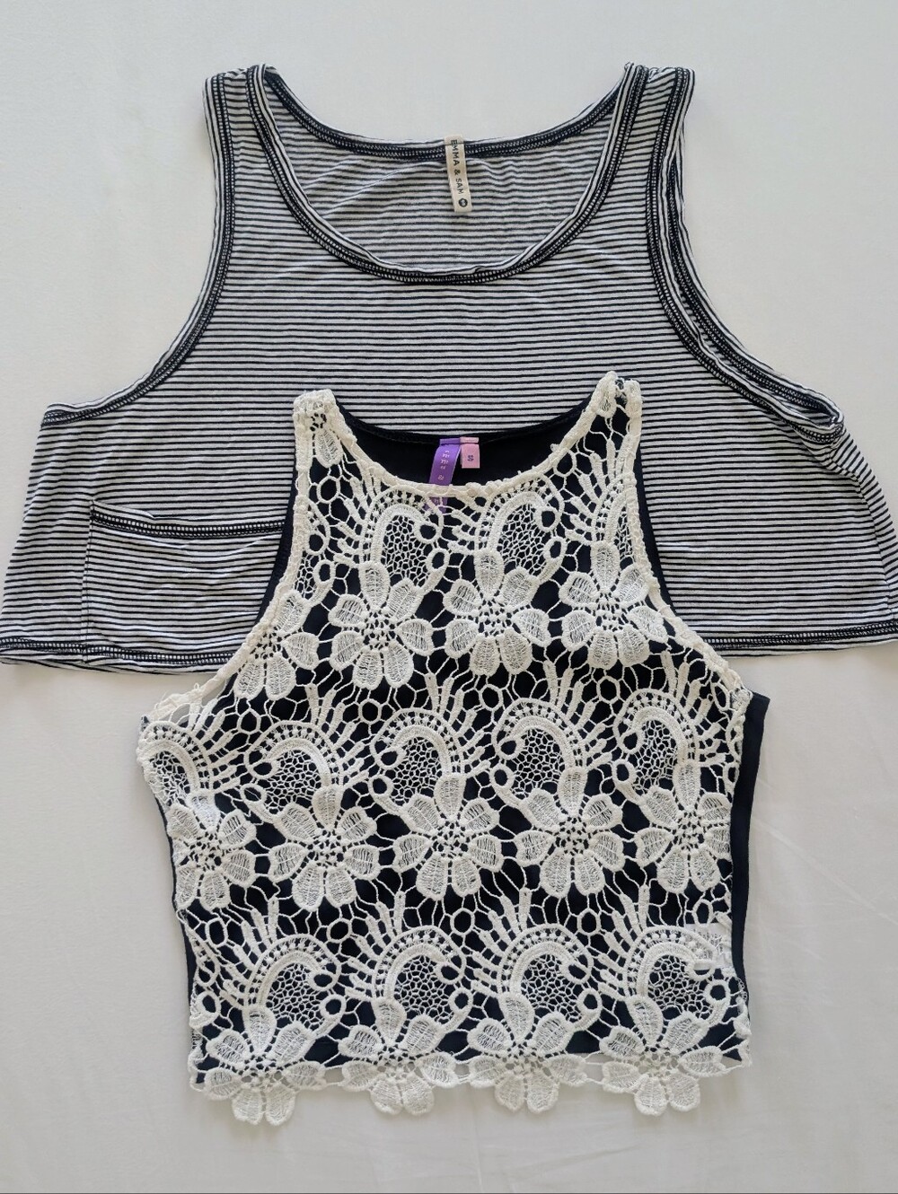 Set of 2 Emma & Sam Top Womens Sz S Cropped Sleeveless